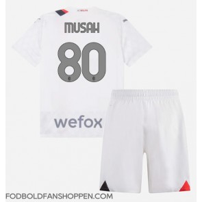 AC Milan Yunus Musah #80 Udebanetrøje Børn 2023-24 Kortærmet (+ Korte bukser)